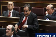El Congreso convalida la reforma de la negociación colectiva El ministro de Trabajo, Valeriano Gómez (C), en el Congreso el 22 de junio de 2011 en Madrid.