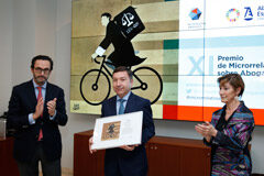 Manuel de la Peña Garrido recibe el Premio Anual del XI Concurso de Microrrelatos sobre Abogados Abogado