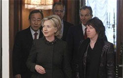 El Cuarteto insta a reiniciar conversaciones en Oriente Próximo los represenantes del Cuarteto se dirigen a una reunión en Moscú, el 19 de marzo de 2010.