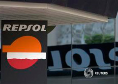 El logo de Repsol en una gasolinera en Madrid, el 14 de mayo de 2013