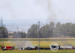 Imagen de los restos del Airbus A400M tras caer en un campo cerca de Sevilla el 9 de mayo de 2015