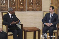 El presidente sirio convoca elecciones parlamentarias para mayo Bashar el Asad (D) durante una reunión con el enviado de Naciones Unidas y la Liga Árabe Kofi Annan