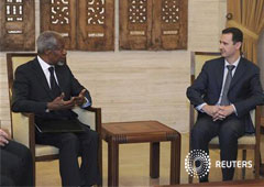 Bashar el Asad (D) durante una reunión con el enviado de Naciones Unidas y la Liga Árabe Kofi Annan