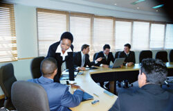 La Responsabilidad penal de los miembros del Consejo de Administración Ejecutiva preguntando algo