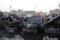 Un camión bomba deja al menos 60 muertos en distrito de capital iraquí Al menos 60 personas murieron y 200 resultaron heridas en un ataque con bomba el jueves en un mercado en el distrito de Ciudad Sadr, en Bagdad, dijeron la policía y fuentes médicas, en uno de los ataques más grandes en la capital iraquí desde que el prime