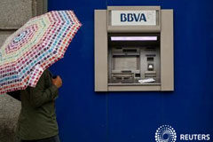 El Supremo asume la sentencia europea sobre retroactividad en las cláusulas suelo El Tribunal Supremo ha asumido la jurisprudencia de la sentencia del Tribunal de Justicia de la Unión Europea que obliga a los bancos españoles a pagar el 100 por cien de las cantidades cobradas de más a los clientes con cláusulas suelo declaradas nulas.