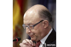 Empresarios, deportistas y constructoras destacan entre deudores con Hacienda La Agencia Tributaria española publicó el jueves una lista con casi 5.000 nombres de personas y organizaciones que deben más de un millón de euros a Hacienda al cierre de 2015, entre la que destacan deportistas, empresarios y compañías, principalmente con