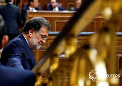 El guión se cumplió y Mariano Rajoy no consiguió recabar el miércoles el apoyo de la mayoría del Congreso de los Diputados para ser investido presidente por mayoría absoluta y el curso del debate no hace previsible que pueda hacerlo tampoco con mayoría si El guión se cumplió y Mariano Rajoy no consiguió recabar el miércoles el apoyo de la mayoría del Congreso de los Diputados para ser investido presidente por mayoría absoluta y el curso del debate no hace previsible que pueda hacerlo tampoco con mayoría si