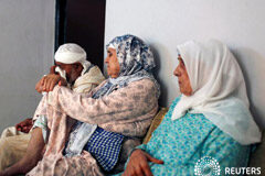 El sospechoso del ataque en Barcelona se volvió más conservador el año pasado, según su familia El sospechoso que permanece huido tras el ataque del pasado jueves en Barcelona empezó a mostrar un comportamiento más conservador y religioso a lo largo del pasado año, y se negó a estrechar la mano a las mujeres en una visita a su ciudad natal en Marrue