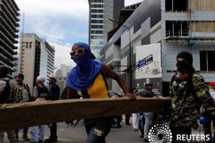 A pesar de la presión, Maduro insiste con la polémica Asamblea Constituyente Redacción de Reuters 3 MIN. DE LECTURA A pesar de la presión en casa y desde el extranjero, el presidente de Venezuela, Nicolás Maduro, insistió el domingo en que la próxima semana se llevará a cabo la elección de los miembros de una Asamblea Constituye