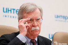 Un asesor de Trump dice a Putin que EEUU abandonará el tratado nuclear que Rusia está violando Noticias Principales 24 de octubre de 2018 / 8:24 / hace 39 minutos Un asesor de Trump dice a Putin que EEUU abandonará el tratado nuclear que Rusia está violando Por Andrew Osborn y Vladimir Soldatkin 3 MIN. DE LECTURA Por Andrew Osborn y Vladimir Sold