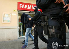 Ocho marroquíes fueron detenidos el martes en Cataluña en una operación contra el extremismo islámico en la que participó la policía belga y que ha llevado a realizar doce registros en el área metropolitana de Barcelona, informaron los Mossos d