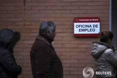 El paro en España cae en el segundo trimestre al nivel más bajo desde final de 2008 Redacción de Reuters 1 MIN. DE LECTURA La tasa de paro en España bajó entre abril y junio en 1,53 puntos porcentuales para situarse en el 17,22 por ciento, la cifra más baja desde el cuarto trimestre de 2008, dijo el jueves el Instituto Nacional de Esta