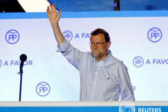 El PP aumenta su ventaja y el PSOE resiste en una España otra vez fracturada Contradiciendo los sondeos y tres días después del traumático adiós del Reino Unido a Europa en referéndum, el conservador Partido Popular fue el único en ganar apoyos en una repetición electoral que en todo caso mantiene un panorama fragmentado de comple