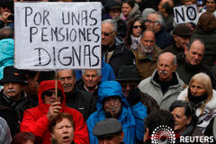 El Pacto de Toledo acuerda volver a revalorizar las pensiones con el IPC Noticias Principales 26 de septiembre de 2018 / 18:38 / hace 15 horas El Pacto de Toledo acuerda volver a revalorizar las pensiones con el IPC 3 MIN. DE LECTURA MADRID (Reuters) - Los grupos parlamentarios españoles han llegado a un acuerdo para volver