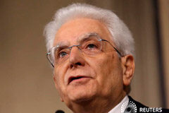 Presidente de Italia pedirá a exfuncionario del FMI encabezar gobierno provisional Noticias Principales 28 de mayo de 2018 / 8:27 / hace 3 horas Presidente de Italia pedirá a exfuncionario del FMI encabezar gobierno provisional Redacción de Reuters 3 MIN. DE LECTURA Por Crispian Balmer y Steve Scherer El presidente italiano, Sergio M