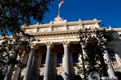 La incertidumbre política en España e Italia arrastra a un Ibex-35 teñido de rojo Noticias Principales 29 de mayo de 2018 / 9:59 / hace 3 horas La incertidumbre política en España e Italia arrastra a un Ibex-35 teñido de rojo Redacción de Reuters 3 MIN. DE LECTURA MADRID (Reuters) - El Ibex-35 cotizaba el martes teñido de rojo en su