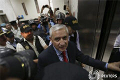 Prisión provisional para el ex presidente de Guatemala por caso de corrupción La justicia de Guatemala envió el jueves al ex presidente Otto Pérez Molina a prisión provisional mientras lo investiga por corrupción, en un escándalo que hundió al país en una severa crisis política a pocos días de las elecciones generales. En la imagen