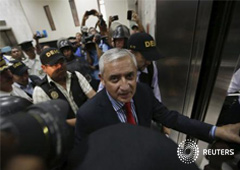 La justicia de Guatemala envió el jueves al ex presidente Otto Pérez Molina a prisión provisional mientras lo investiga por corrupción, en un escándalo que hundió al país en una severa crisis política a pocos días de las elecciones generales. En la imagen