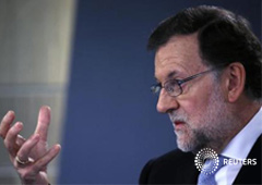 El presidente del Gobierno español en funciones, Mariano Rajoy, dijo el martes que intentará pactar con el Partido Socialista Obrero Español (PSOE) y Ciudadanos su reelección al frente de un nuevo Ejecutivo para enviar un mensaje a los mercados sobre la c