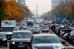 La UE aspira a recortar en un 35% las emisiones de gases de coches para 2030 Noticias Principales 10 de octubre de 2018 / 7:37 / hace 12 minutos La UE aspira a recortar en un 35% las emisiones de gases de coches para 2030 Por Daphne Psaledakis 2 MIN. DE LECTURA LUXEMBURGO (Reuters) - Países de la Unión Europea, manifestando preo