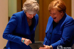 La UE da a May un aplazamiento flexible del Brexit hasta el 31 de octubre Noticias Principales 11 de abril de 2019 / 7:41 / hace 4 horas La UE da a May un aplazamiento flexible del Brexit hasta el 31 de octubre Por Gabriela Baczynska, Michel Rose y Clare Roth 4 MIN. DE LECTURA BRUSELAS (Reuters) - Los líderes de la Unión Euro