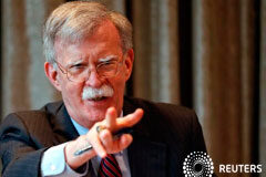 Bolton dice que EEUU apoyará con entusiasmo la opción del Brexit El asesor de seguridad nacional de Estados Unidos, John Bolton, hace un gesto mientras se reúne con periodistas durante una visita a Londres, Gran Bretaña. 12 de agosto 2019.