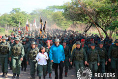«Es hora de levantarnos», pide un general a los militares venezolanos Foto de archivo. El presidente venezolano Nicolás Maduro visita un centro de entrenamiento militar en El Pao, Venezuela, 4 de mayo, 2019. Palacio de Miraflores/Handout
