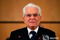 El presidente de Italia inicia la ronda de conversaciones para buscar una salida a la crisis FOTO DE ARCHIVO: El Presidente de Italia, Sergio Mattarella, en la conferencia anual del trabajo de la Organización Internacional del Trabajo en Ginebra, Suiza, el 10 de junio de 2019.
