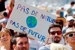 «Nos vemos en los tribunales»: los ciudadanos desafían a los gobiernos por el cambio climático Noticias Principales 21 de enero de 2019 / 8:26 / hace 28 minutos "Nos vemos en los tribunales": los ciudadanos desafían a los gobiernos por el cambio climático Por Megan Rowling 7 MIN. DE LECTURA BARCELONA (Fundación Thomson Reuters) - Ecologistas en F