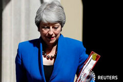 May se despide emocionada tras la última sesión como primera ministra británica Noticias Principales 24 de julio de 2019 / 15:39 / hace 16 horas May se despide emocionada tras la última sesión como primera ministra británica Reuters Staff 2 MIN. DE LECTURA La primera ministra británica Theresa May abandona Downing Street en Londres