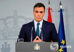 FOTO DE ARCHIVO: El presidente del Gobierno en funciones, Pedro Sánchez, en una conferencia de prensa en el Palacio de la Moncloa, en Madrid, España, el 14 de noviembre de 2019.