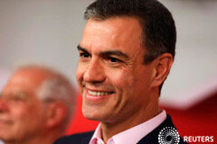 Los socialistas pierden empuje pero siguen liderando las encuestas; Vox se dispara Foto de archivo del presidente en funciones del Gobierno español, el socialista Pedro Sánchez. 27 de mayo de 2019.