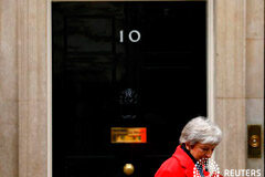 Un Brexit caótico sería peor que la crisis financiera para Reino Unido, según el Banco de Inglaterra Noticias Principales 29 de noviembre de 2018 / 7:44 / hace 3 horas Un Brexit caótico sería peor que la crisis financiera para Reino Unido, según el Banco de Inglaterra Por David Milliken, William Schomberg y Huw Jones 3 MIN. DE LECTURA La primera minist