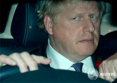 El primer ministro británico, Boris Johnson, llega al Parlamento en Londres, el 28 de octubre de 2019.