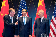 La reunión comercial entre EEUU y China termina con una fuerte respuesta a Trump Noticias Principales 31 de julio de 2019 / 11:50 / hace una hora La reunión comercial entre EEUU y China termina con una fuerte respuesta a Trump Por Brenda Goh y David Stanway 3 MIN. DE LECTURA El representante de comercio de Estados Unidos, Robert Lig