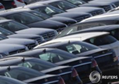 Las ventas de coches nuevos en España subieron en diciembre un 20,7 por ciento a 88.609 unidades, según datos publicados el lunes por Anfac, la patronal de los fabricantes de coches en España. En la imagen de archivo, coches nuevos ne un aparcamiento cerc