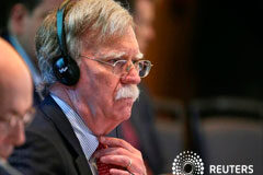 EEUU dice que está listo para sancionar a las empresas internacionales que apoyen a Maduro El asesor de seguridad nacional de Estados Unidos, John Bolton, asiste a una cumbre para discutir la crisis política de Venezuela, en Lima. 6 de agosto de 2019.