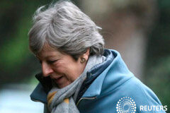 Theresa May pedirá a Merkel y Macron el retraso del Brexit La primera ministra británica, Theresa May, cerca de High Wycombe, Reino Unido, 7 de abril de 2019.