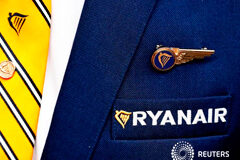 Los sindicatos de tripulantes de cabina de Ryanair desconvocan las huelgas Noticias Principales 9 de enero de 2019 / 8:34 / hace una hora Los sindicatos de tripulantes de cabina de Ryanair desconvocan las huelgas 1 MIN. DE LECTURA En la imagen de archivo, el logo de Ryanair en la chaqueta de un empleado en Bruselas.