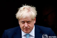 Boris Johnson se enfrenta a una revuelta en el gabinete por el Brexit El primer ministro de Reino Unido, Boris Johnson, abandona Downing Street en Londres, el 3 de octubre de 2019.