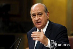 El ministro del Interior dice que recibió a Rato por amenazas a su seguridad El ministro del Interior, Jorge Fernández Díaz, dijo el viernes que recibió al exvicepresidente del Gobierno Rodrigo Rato el pasado julio porque éste estaba preocupado por su seguridad ante las amenazas recibidas a raíz de ser acusado de varios cargos de