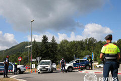 Rajoy pedirá mejorar la cooperación antiterrorista en una cumbre europea El presidente del Gobierno español, Mariano Rajoy, dijo el viernes que pedirá a los principales países europeos mejorar la cooperación contra el terrorismo, en una cumbre la próxima semana tras los atentados en Cataluña, que causaron 15 muertes. En la ima