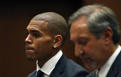 El cantante Chris Brown, sentenciado por la agresión a Rihanna El cantante Chris Brown, sentenciado por la agresión a Rihanna