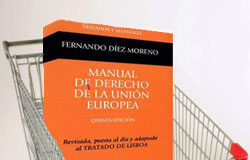 “Manual de Derecho de la Unión Europea”, líder en el TOP10 de Librería Civitas en febrero Un carrito con uno de los libros del artículo en su interior.