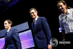 Podemos ve imposible sumarse a una opción del PSOE con Ciudadanos De izquierda a derecha, los líderes de Ciudadanos (Albert Rivera), PSOE (Pedro Sánchez) y Podemos (Pablo Iglesias), antes de un debate organizado por El País en Madrid, 30 noviembre 2015