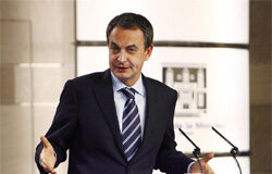 Zapatero defiende a Garzón y tacha de «hipócritas» a los que no quieren «cerrar heridas» Zapatero defiende a Garzón y tacha de "hipócritas" a los que no quieren "cerrar heridas"