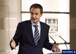 Zapatero defiende a Garzón y tacha de 