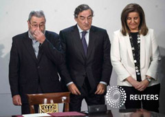 Rosell (C) entre el secretario general de UGT, Cándido Méndez (I), y la ministra de Empleo, Fátima Báñez, en Madrid el 15 de diciembre de 2014 Rosell (C) entre el secretario general de UGT, Cándido Méndez (I), y la ministra de Empleo, Fátima Báñez, en Madrid el 15 de diciembre de 2014