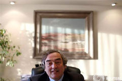 ENTREVISTA- El jefe de la CEOE pide ahondar en la flexibilidad empresarial Rosell en su despacho durante una entrevista con Reuters en Madrid el 10 de diciembre de 2013